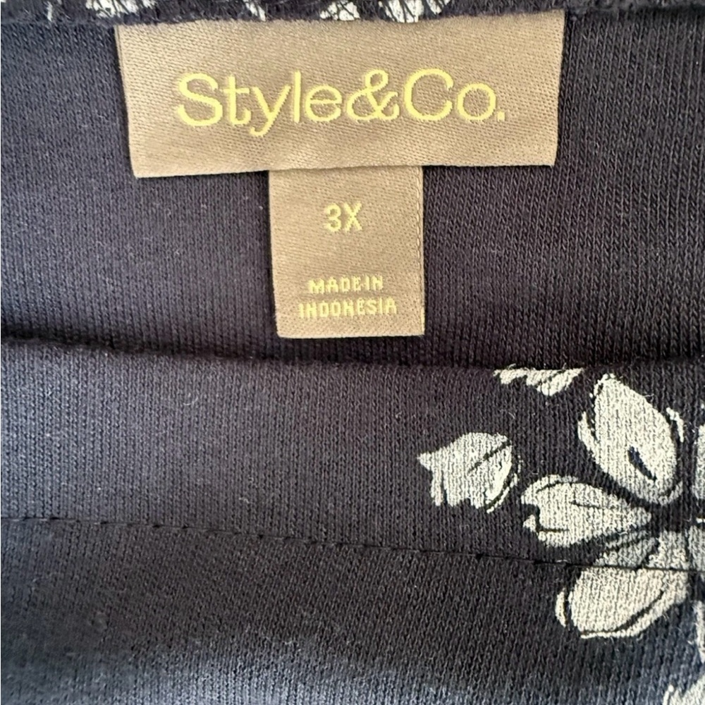 Style&Co. Women’s Short Sleeve Navy & Light Blue Floral Top, Plus Size 3X, NWT - Picture 2 of 12
